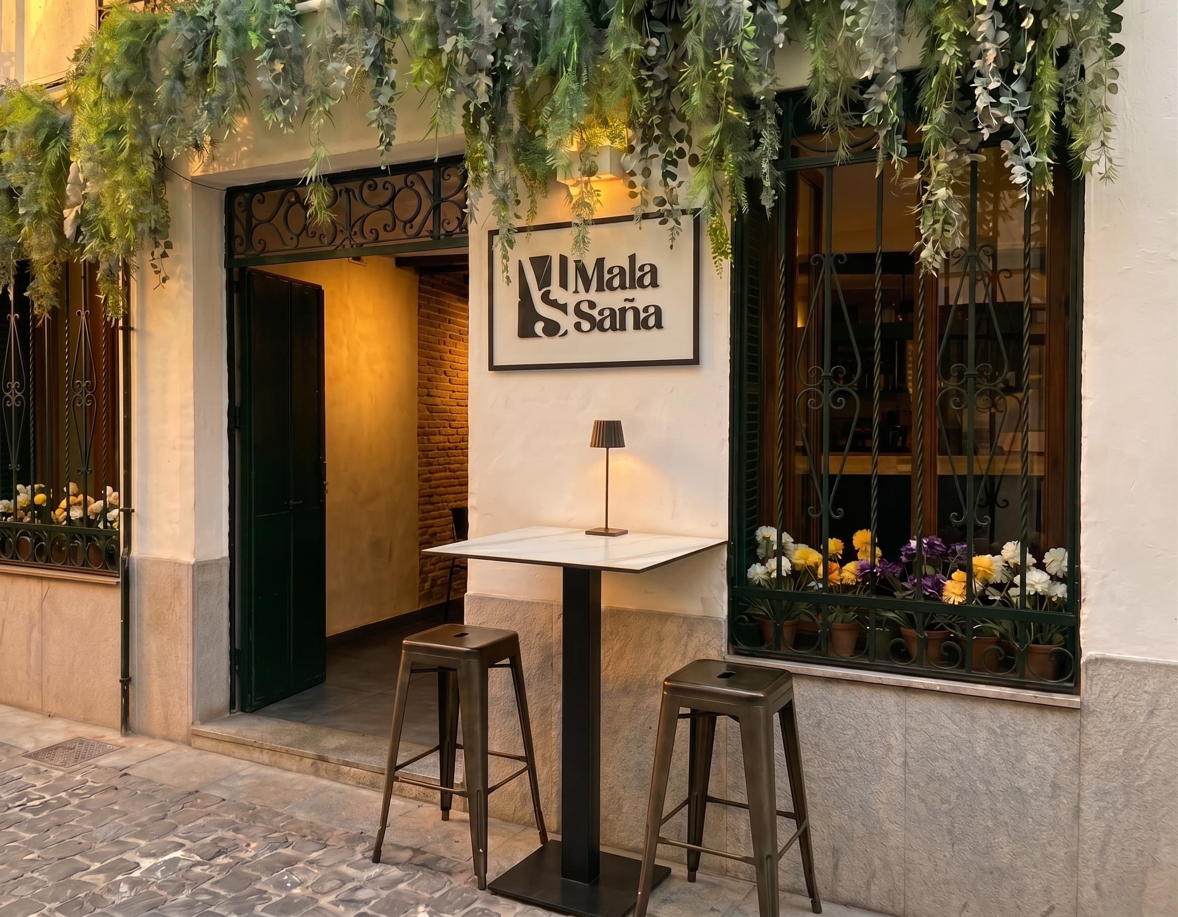 Fachada de MalaSaña Gastrobar en el Campo del Príncipe, Granada